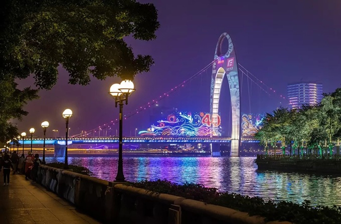 Lieve Bridge Light Show