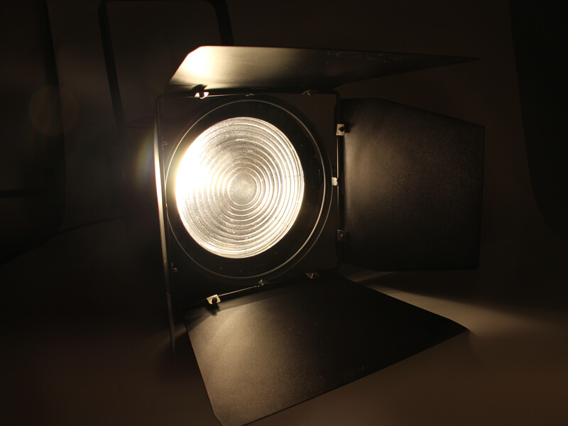 Video de alta calidad Luz suave OEM ODM 200W Etapa Led Fresnel Light en teatro